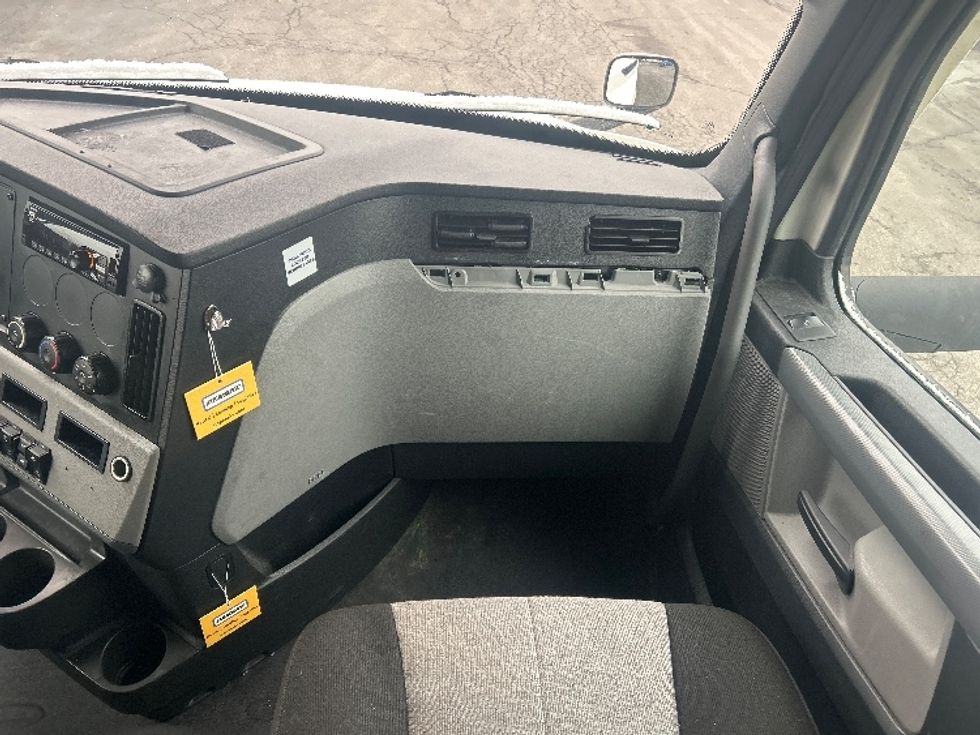 Sleeper Tractor-Heavy Duty Tractors-Freightliner-2020-T12662ST-Obetz-OH-476,000\n\t\tmiles-$ 54,750 - Image 14