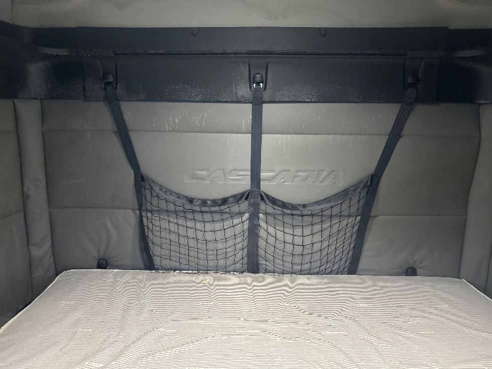 Sleeper Tractor-Heavy Duty Tractors-Freightliner-2020-T12662ST-Obetz-OH-476,000\n\t\tmiles-$ 54,750 - Image 16