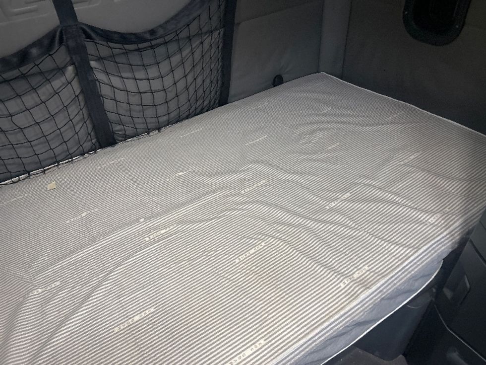 Sleeper Tractor-Heavy Duty Tractors-Freightliner-2020-T12662ST-Obetz-OH-476,000\n\t\tmiles-$ 54,750 - Image 17