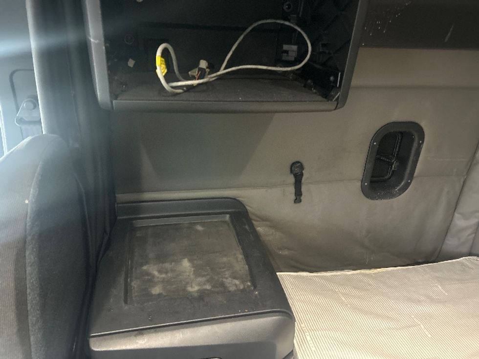 Sleeper Tractor-Heavy Duty Tractors-Freightliner-2020-T12662ST-Obetz-OH-476,000\n\t\tmiles-$ 54,750 - Image 19