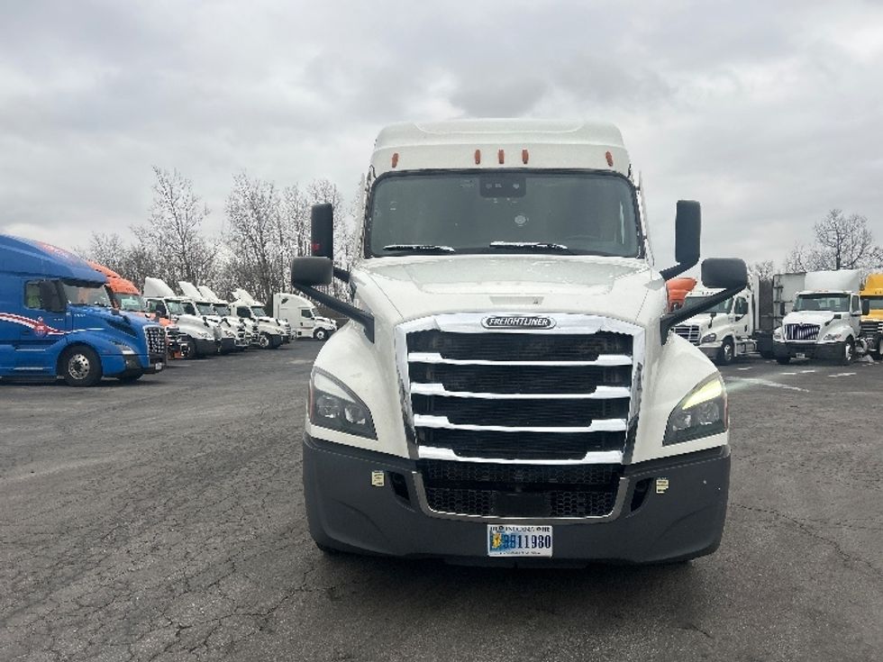 Sleeper Tractor-Heavy Duty Tractors-Freightliner-2020-T12662ST-Obetz-OH-476,000\n\t\tmiles-$ 54,750 - Image 2