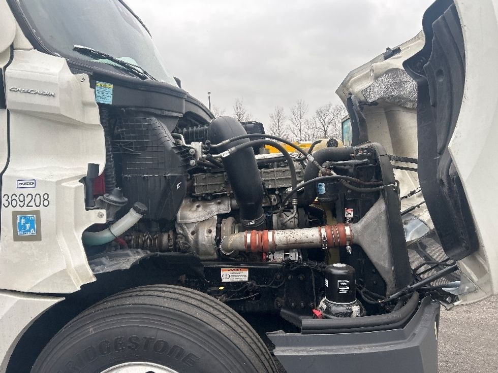 Sleeper Tractor-Heavy Duty Tractors-Freightliner-2020-T12662ST-Obetz-OH-476,000\n\t\tmiles-$ 54,750 - Image 20