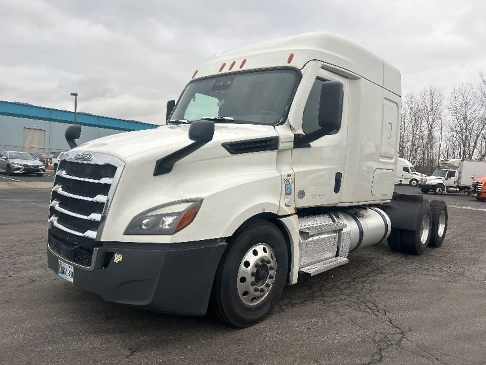 Sleeper Tractor-Heavy Duty Tractors-Freightliner-2020-T12662ST-Obetz-OH-476,000\n\t\tmiles-$ 54,750 - Image 3