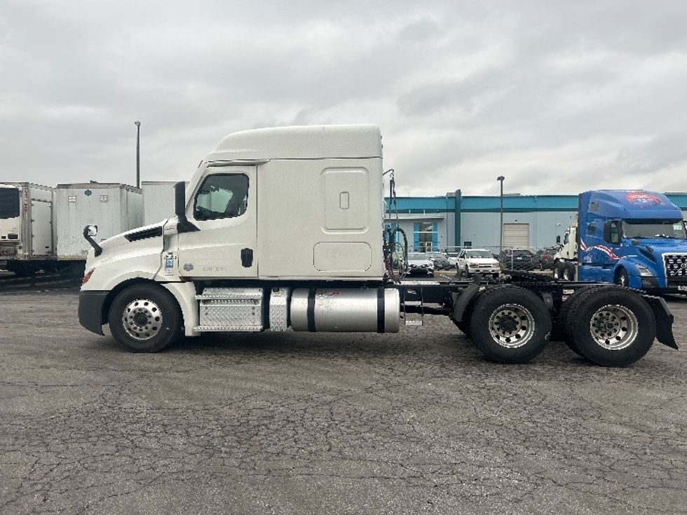Sleeper Tractor-Heavy Duty Tractors-Freightliner-2020-T12662ST-Obetz-OH-476,000\n\t\tmiles-$ 54,750 - Image 4