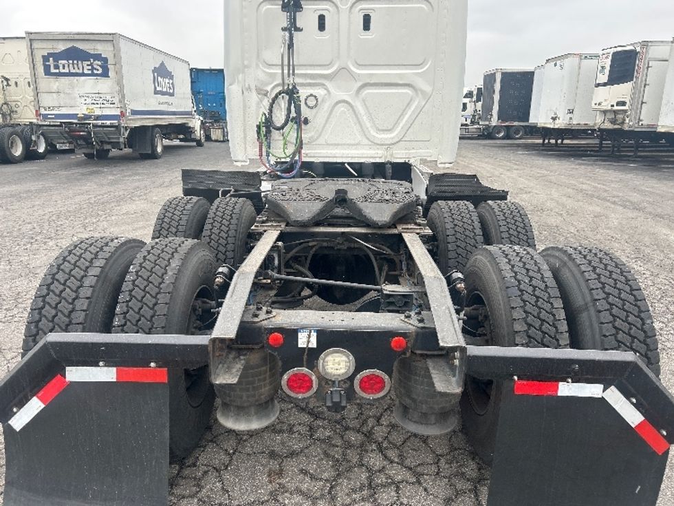 Sleeper Tractor-Heavy Duty Tractors-Freightliner-2020-T12662ST-Obetz-OH-476,000\n\t\tmiles-$ 54,750 - Image 6