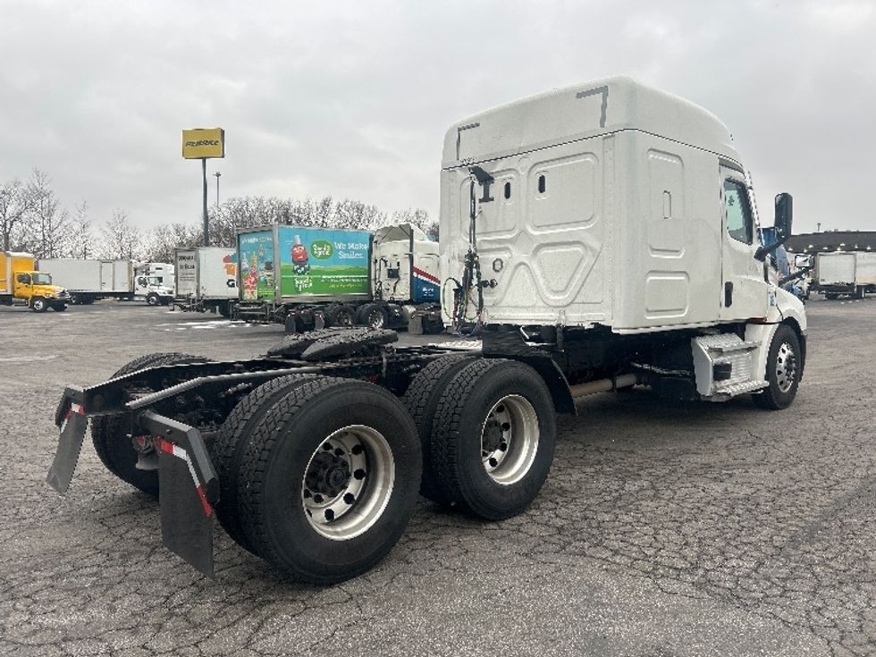 Sleeper Tractor-Heavy Duty Tractors-Freightliner-2020-T12662ST-Obetz-OH-476,000\n\t\tmiles-$ 54,750 - Image 7