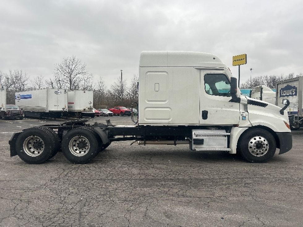 Sleeper Tractor-Heavy Duty Tractors-Freightliner-2020-T12662ST-Obetz-OH-476,000\n\t\tmiles-$ 54,750 - Image 8