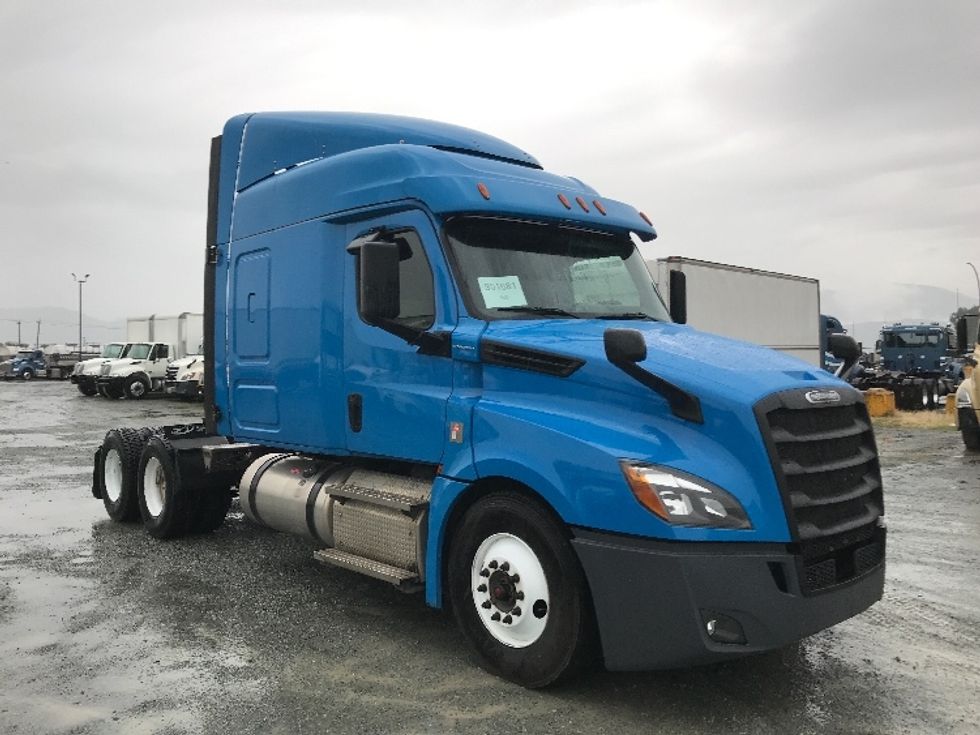 Sleeper Tractor-Heavy Duty Tractors-Freightliner-2020-T12664ST-Abbotsford-BC-501,001\n\t\tkm-$ 70,000 - Image 1