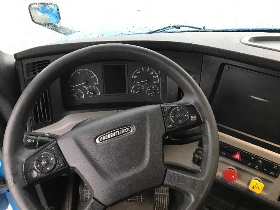 Sleeper Tractor-Heavy Duty Tractors-Freightliner-2020-T12664ST-Abbotsford-BC-501,001\n\t\tkm-$ 70,000 - Image 11
