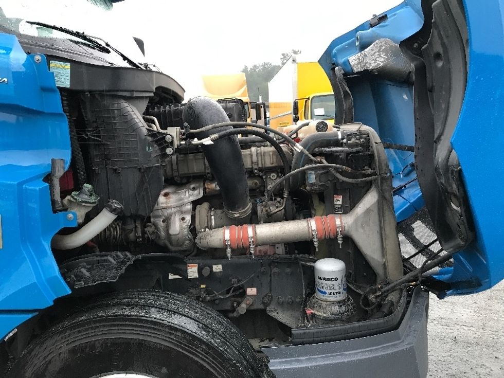 Sleeper Tractor-Heavy Duty Tractors-Freightliner-2020-T12664ST-Abbotsford-BC-501,001\n\t\tkm-$ 70,000 - Image 20