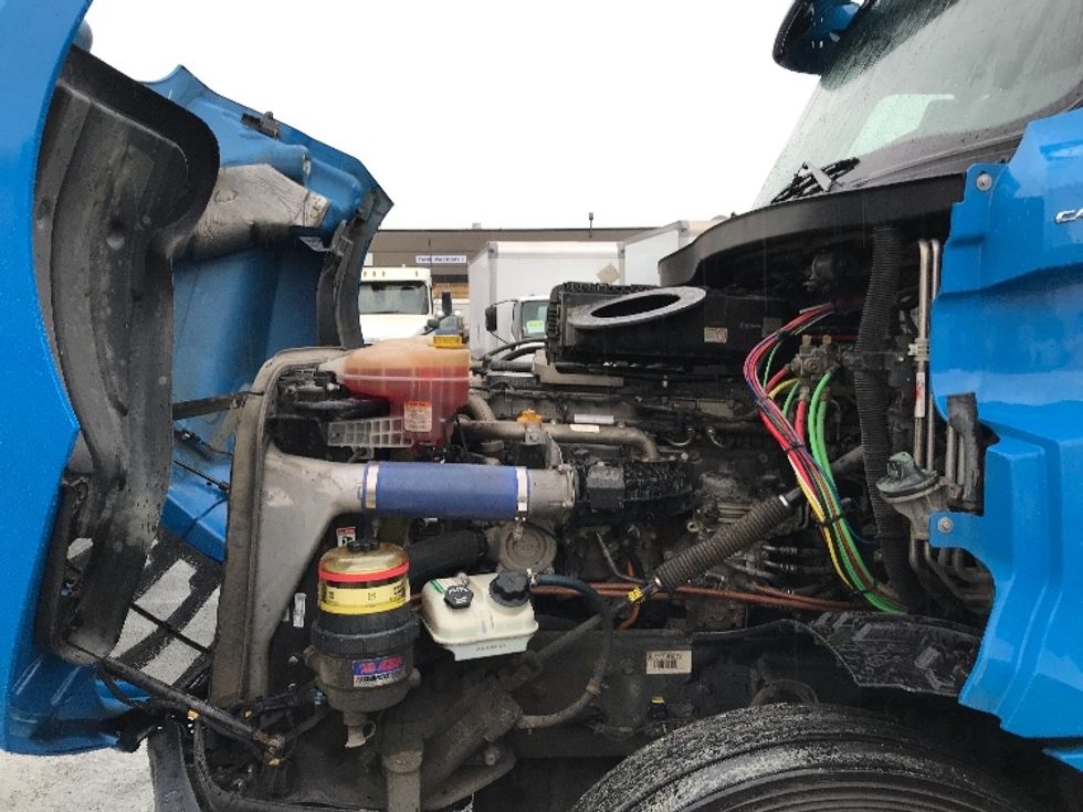 Sleeper Tractor-Heavy Duty Tractors-Freightliner-2020-T12664ST-Abbotsford-BC-501,001\n\t\tkm-$ 70,000 - Image 21