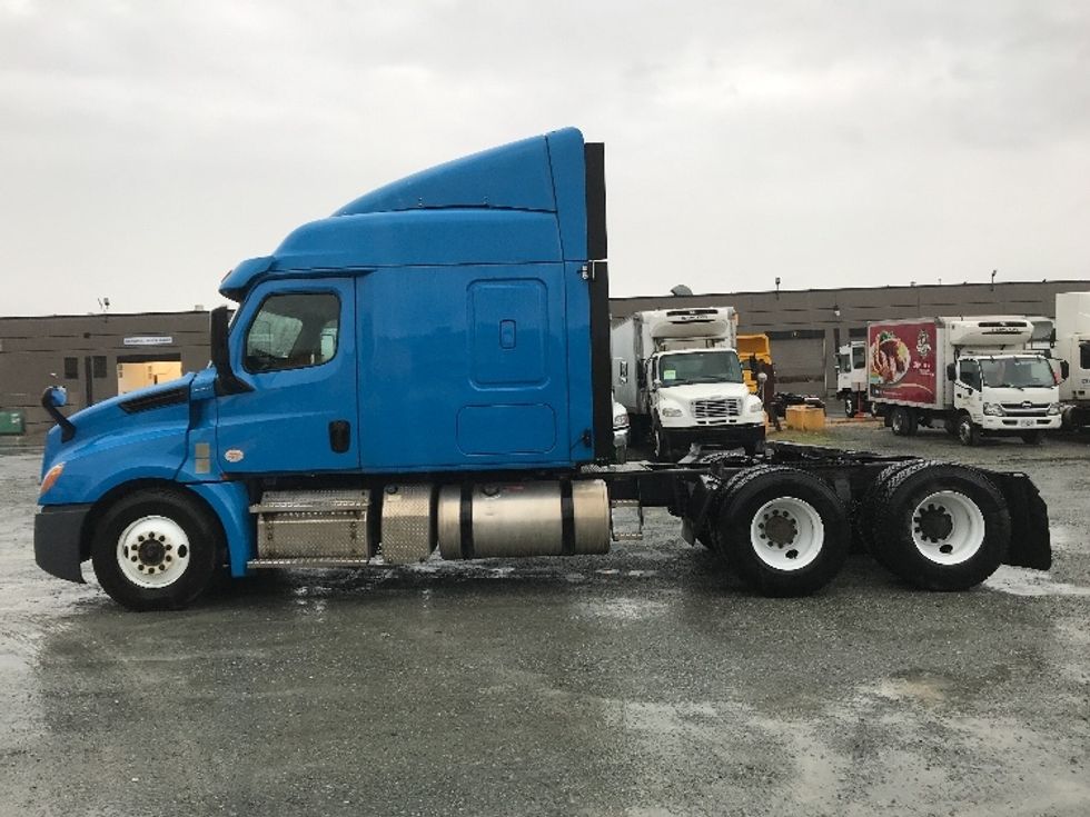 Sleeper Tractor-Heavy Duty Tractors-Freightliner-2020-T12664ST-Abbotsford-BC-501,001\n\t\tkm-$ 70,000 - Image 4