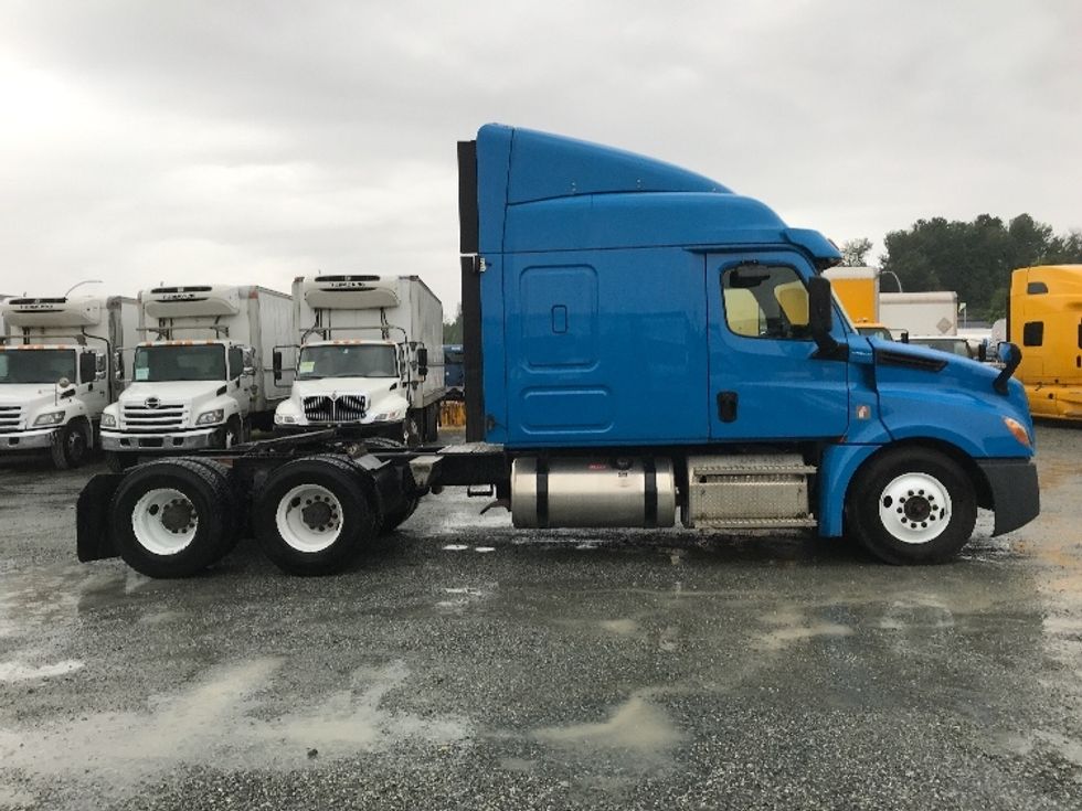 Sleeper Tractor-Heavy Duty Tractors-Freightliner-2020-T12664ST-Abbotsford-BC-501,001\n\t\tkm-$ 70,000 - Image 8
