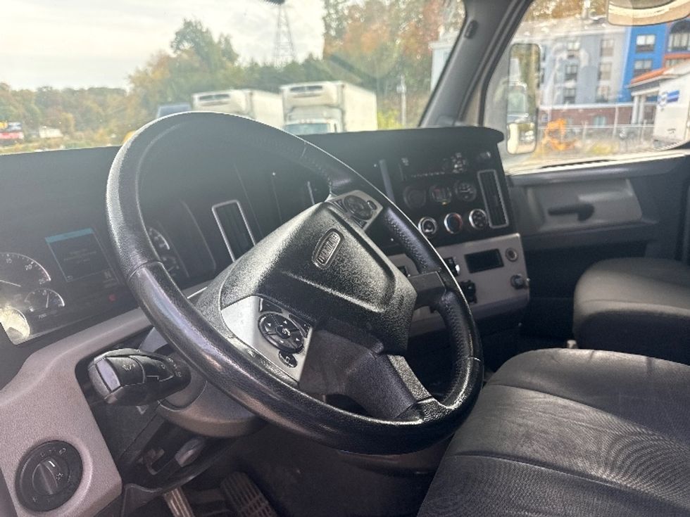 Sleeper Tractor-Heavy Duty Tractors-Freightliner-2020-T12664ST-Akron-OH-302,781\n\t\tmiles-$ 72,750 - Image 10