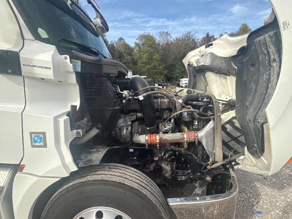 Sleeper Tractor-Heavy Duty Tractors-Freightliner-2020-T12664ST-Akron-OH-302,781\n\t\tmiles-$ 72,750 - Image 20