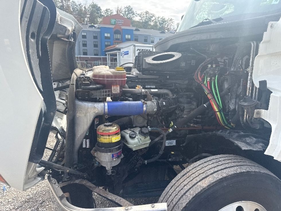 Sleeper Tractor-Heavy Duty Tractors-Freightliner-2020-T12664ST-Akron-OH-302,781\n\t\tmiles-$ 72,750 - Image 21