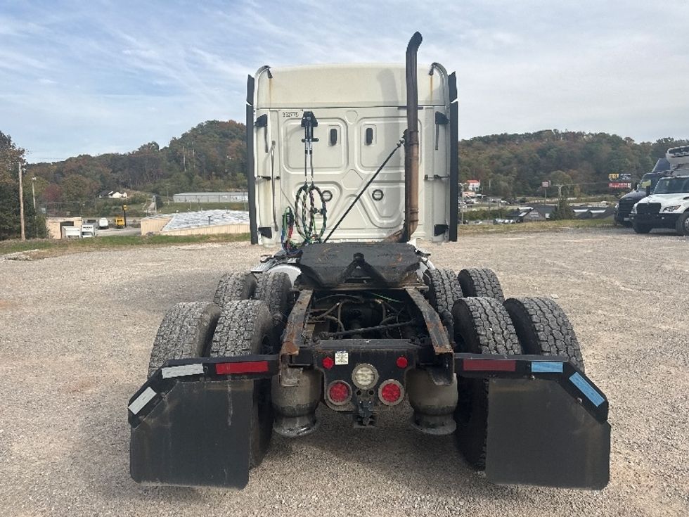 Sleeper Tractor-Heavy Duty Tractors-Freightliner-2020-T12664ST-Akron-OH-302,781\n\t\tmiles-$ 72,750 - Image 6