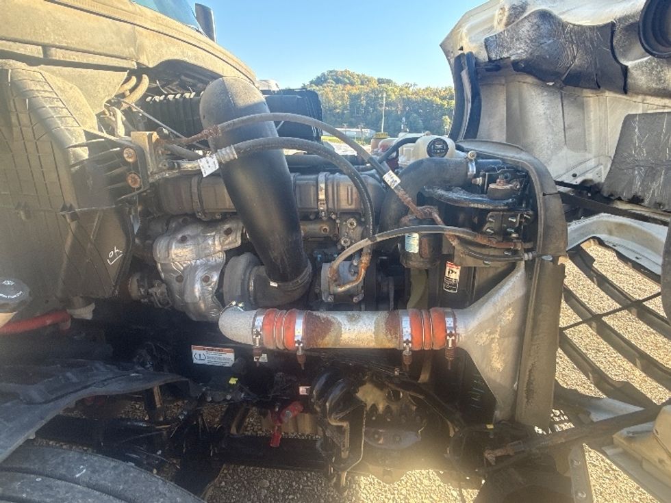 Sleeper Tractor-Heavy Duty Tractors-Freightliner-2020-T12664ST-Akron-OH-324,318\n\t\tmiles-$ 71,500 - Image 20