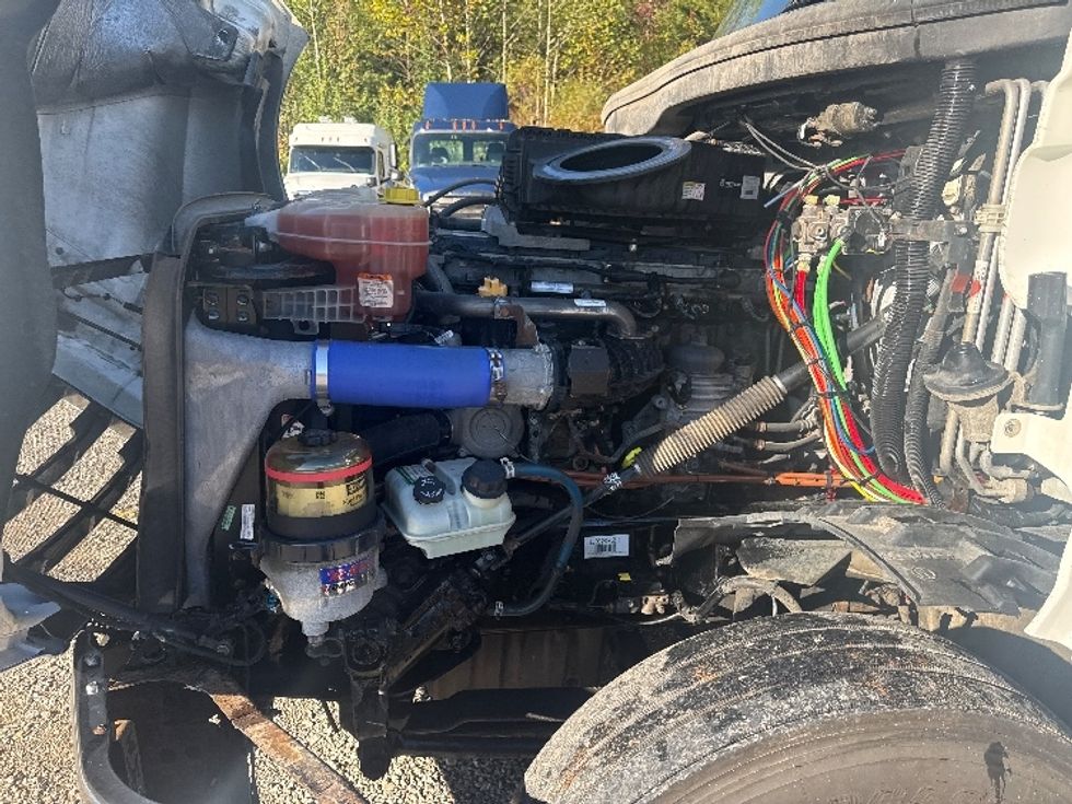 Sleeper Tractor-Heavy Duty Tractors-Freightliner-2020-T12664ST-Akron-OH-324,318\n\t\tmiles-$ 71,500 - Image 21