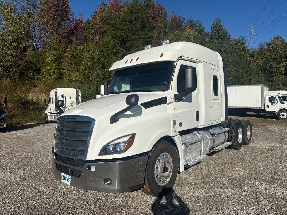 Sleeper Tractor-Heavy Duty Tractors-Freightliner-2020-T12664ST-Akron-OH-324,318\n\t\tmiles-$ 71,500 - Image 3