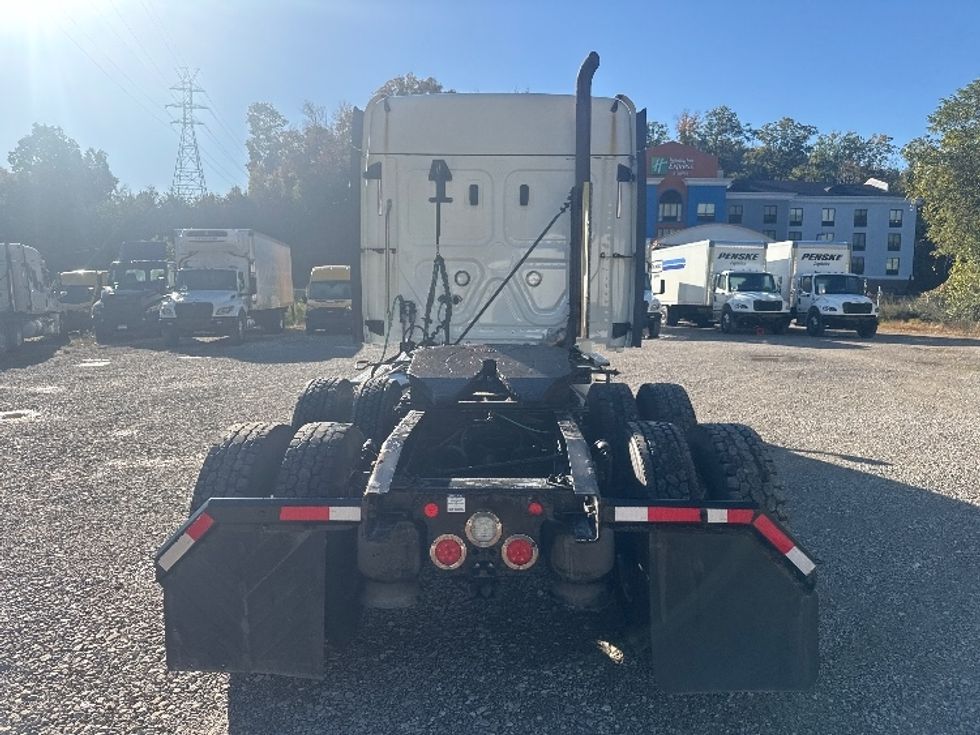 Sleeper Tractor-Heavy Duty Tractors-Freightliner-2020-T12664ST-Akron-OH-324,318\n\t\tmiles-$ 71,500 - Image 6