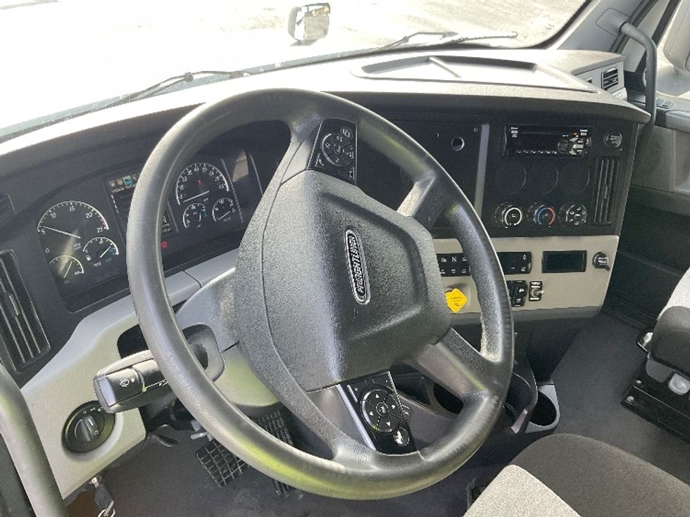 Sleeper Tractor-Heavy Duty Tractors-Freightliner-2020-T12664ST-Akron-OH-398,179\n\t\tmiles-$ 60,750 - Image 10