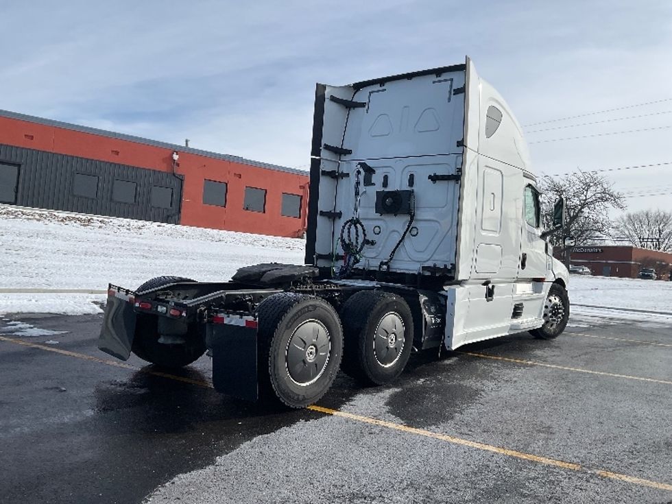 Sleeper Tractor-Heavy Duty Tractors-Freightliner-2020-T12664ST-Akron-OH-398,179\n\t\tmiles-$ 60,750 - Image 7