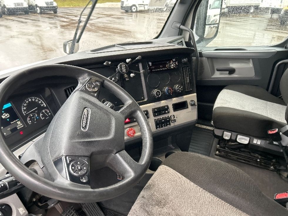 Sleeper Tractor-Heavy Duty Tractors-Freightliner-2020-T12664ST-Akron-OH-485,903\n\t\tmiles-$ 61,750 - Image 10