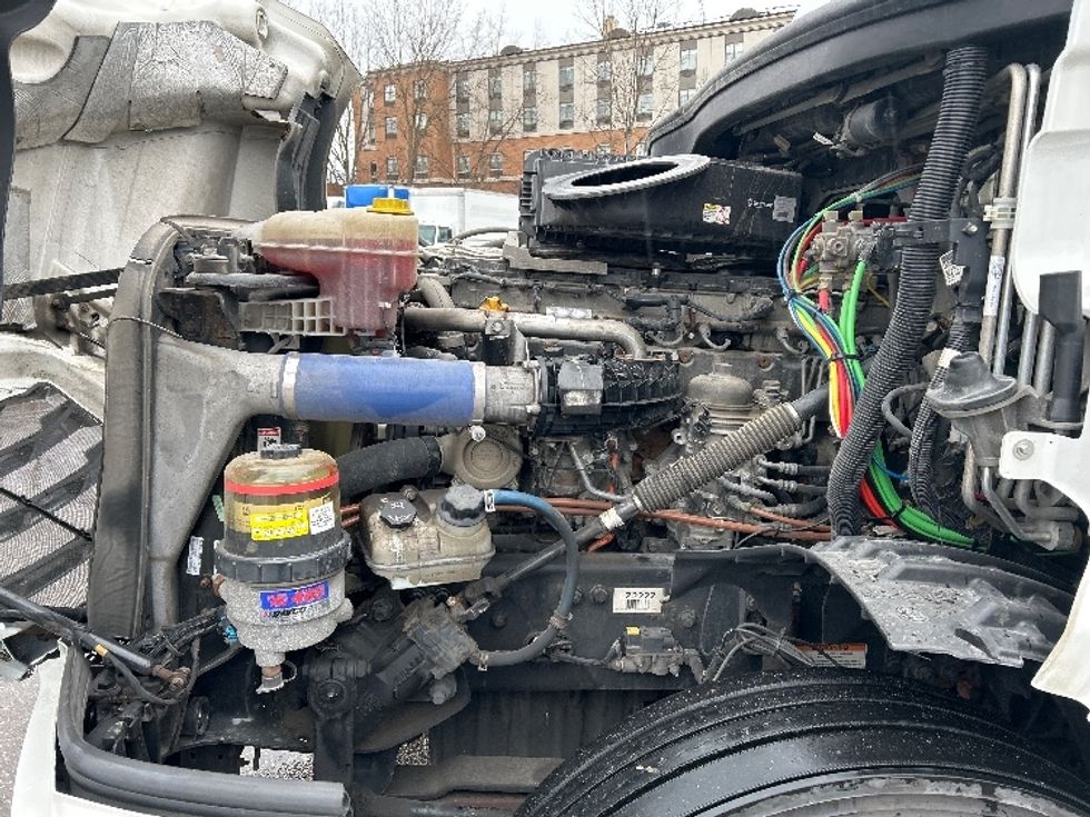 Sleeper Tractor-Heavy Duty Tractors-Freightliner-2020-T12664ST-Akron-OH-485,903\n\t\tmiles-$ 61,750 - Image 21