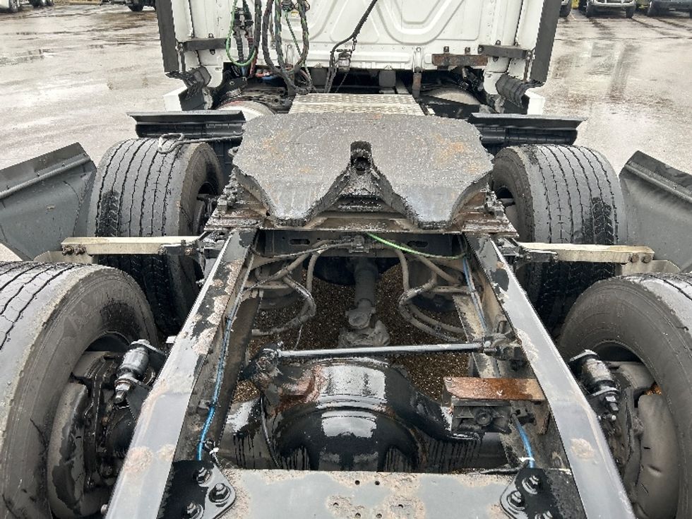 Sleeper Tractor-Heavy Duty Tractors-Freightliner-2020-T12664ST-Akron-OH-485,903\n\t\tmiles-$ 61,750 - Image 6