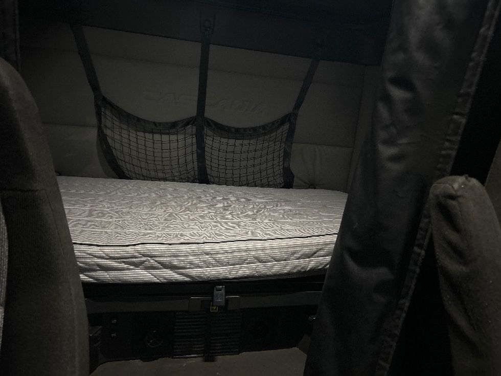 Sleeper Tractor-Heavy Duty Tractors-Freightliner-2020-T12664ST-Akron-OH-683,487\n\t\tmiles-$ 42,750 - Image 11