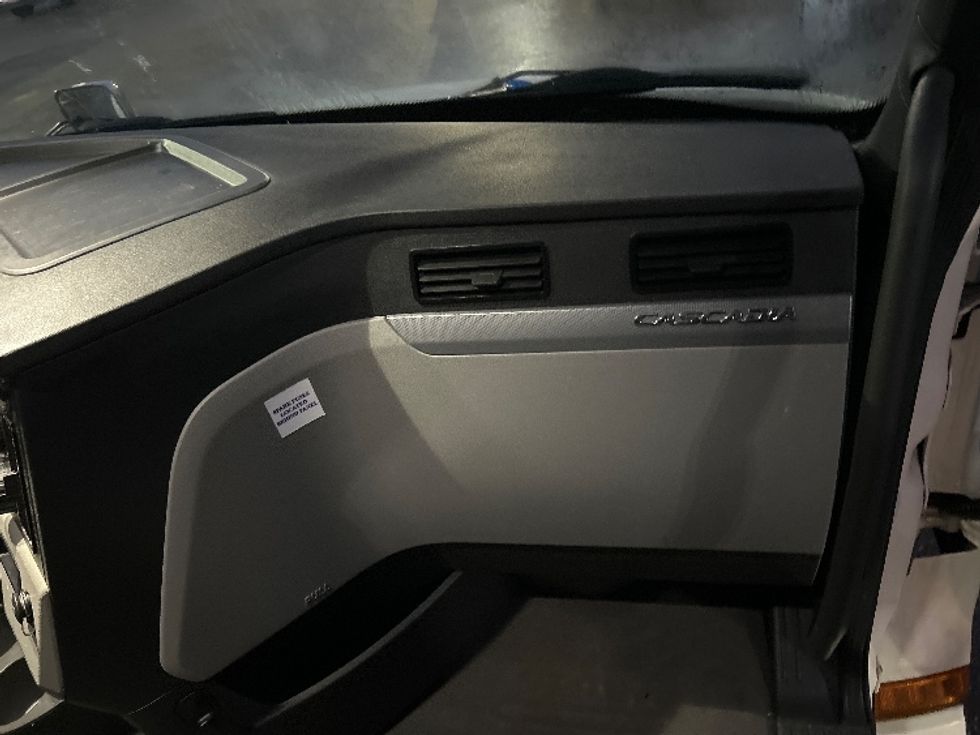 Sleeper Tractor-Heavy Duty Tractors-Freightliner-2020-T12664ST-Akron-OH-683,487\n\t\tmiles-$ 42,750 - Image 14