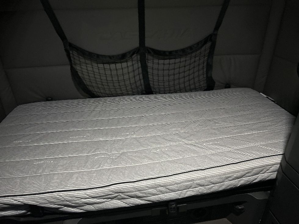 Sleeper Tractor-Heavy Duty Tractors-Freightliner-2020-T12664ST-Akron-OH-683,487\n\t\tmiles-$ 42,750 - Image 17