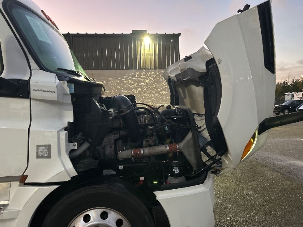 Sleeper Tractor-Heavy Duty Tractors-Freightliner-2020-T12664ST-Akron-OH-683,487\n\t\tmiles-$ 42,750 - Image 20