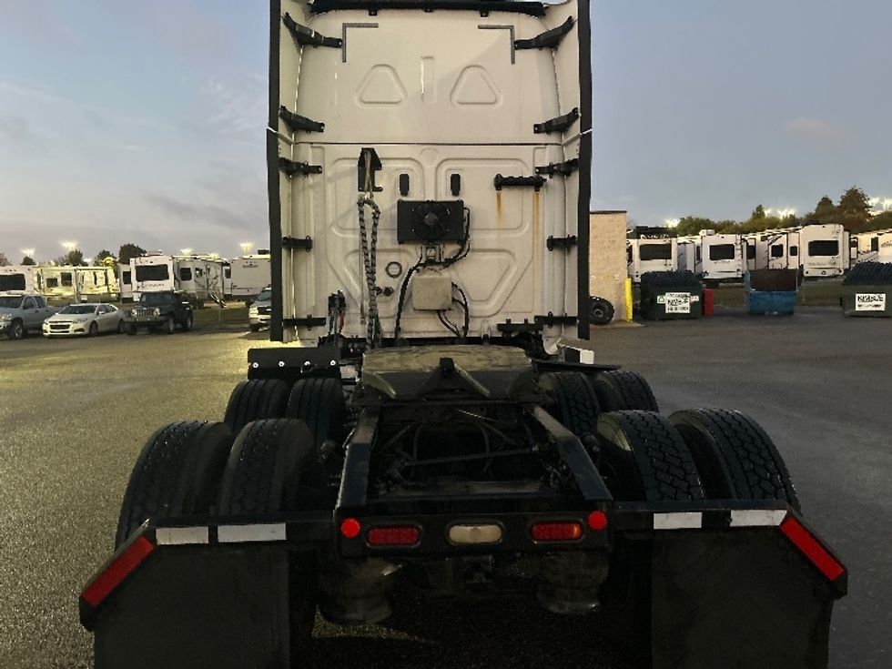 Sleeper Tractor-Heavy Duty Tractors-Freightliner-2020-T12664ST-Akron-OH-683,487\n\t\tmiles-$ 42,750 - Image 6