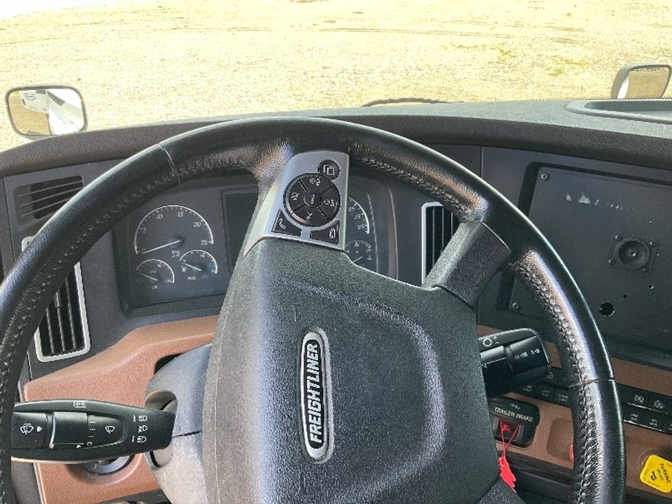 Sleeper Tractor-Heavy Duty Tractors-Freightliner-2020-T12664ST-Albany-GA-647,968\n\t\tmiles-$ 53,500 - Image 11