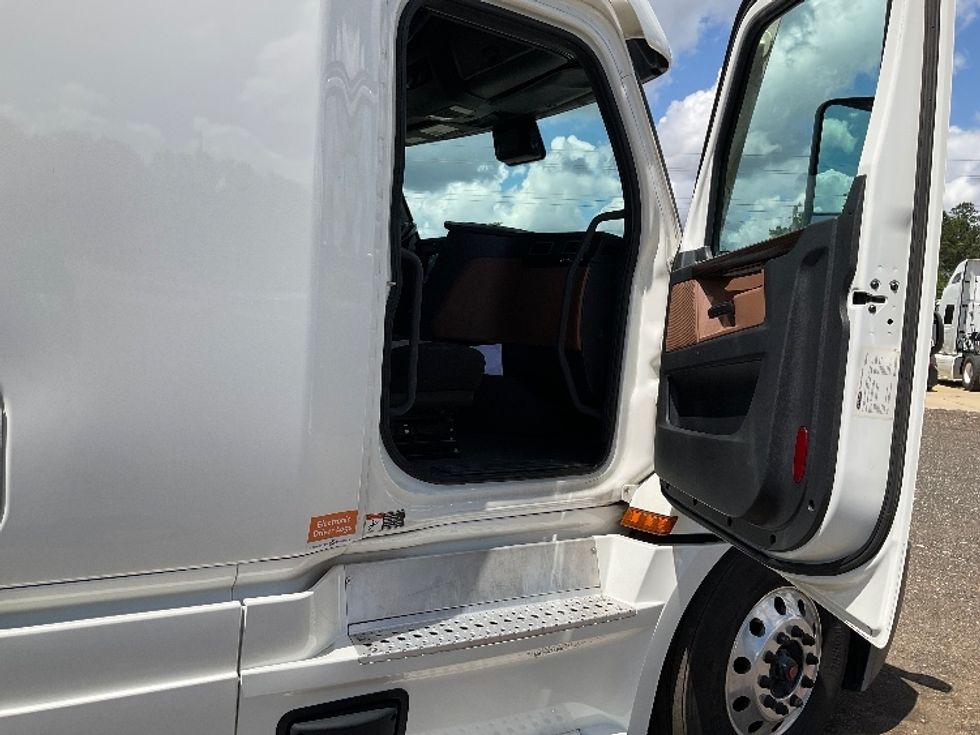 Sleeper Tractor-Heavy Duty Tractors-Freightliner-2020-T12664ST-Albany-GA-647,968\n\t\tmiles-$ 53,500 - Image 13