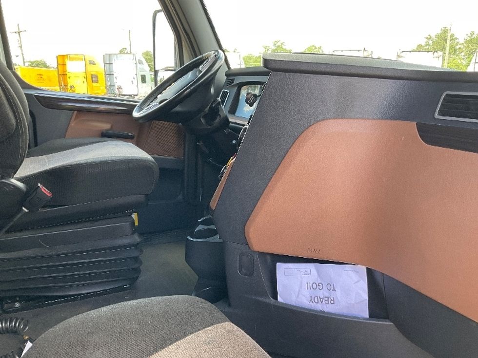 Sleeper Tractor-Heavy Duty Tractors-Freightliner-2020-T12664ST-Albany-GA-647,968\n\t\tmiles-$ 53,500 - Image 15