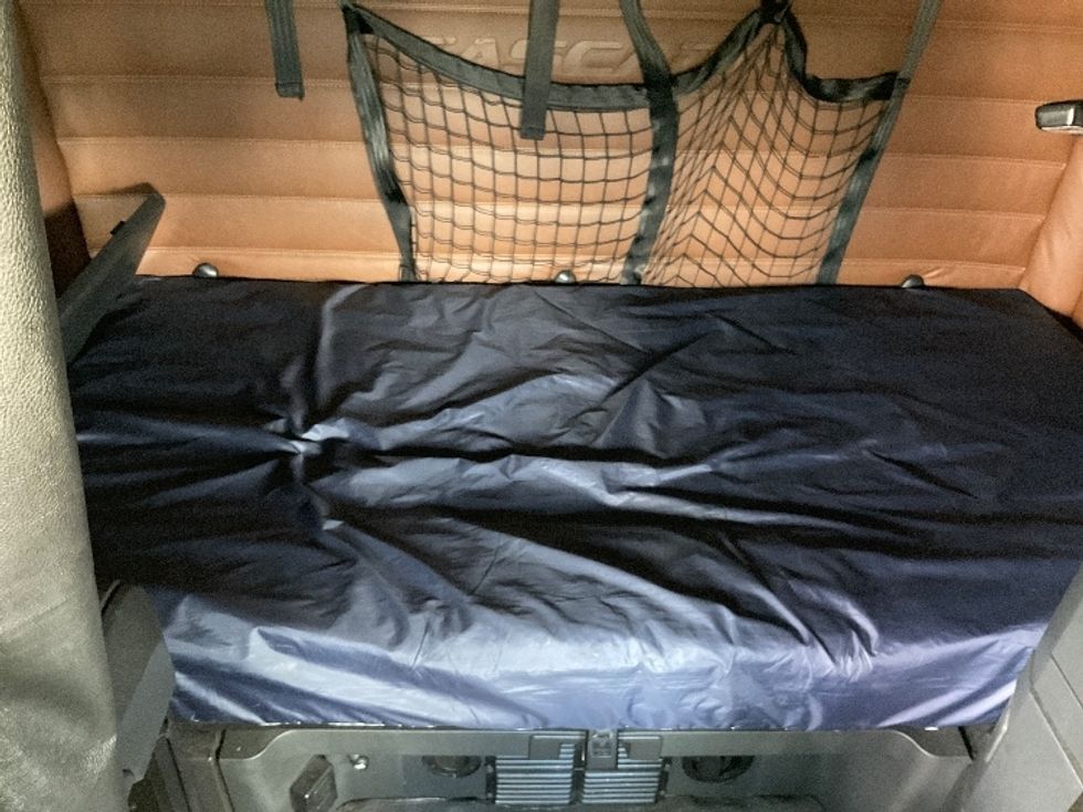 Sleeper Tractor-Heavy Duty Tractors-Freightliner-2020-T12664ST-Albany-GA-647,968\n\t\tmiles-$ 53,500 - Image 17