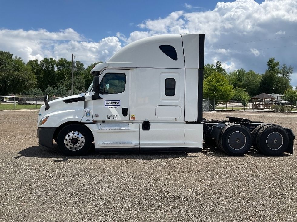 Sleeper Tractor-Heavy Duty Tractors-Freightliner-2020-T12664ST-Albany-GA-647,968\n\t\tmiles-$ 53,500 - Image 4