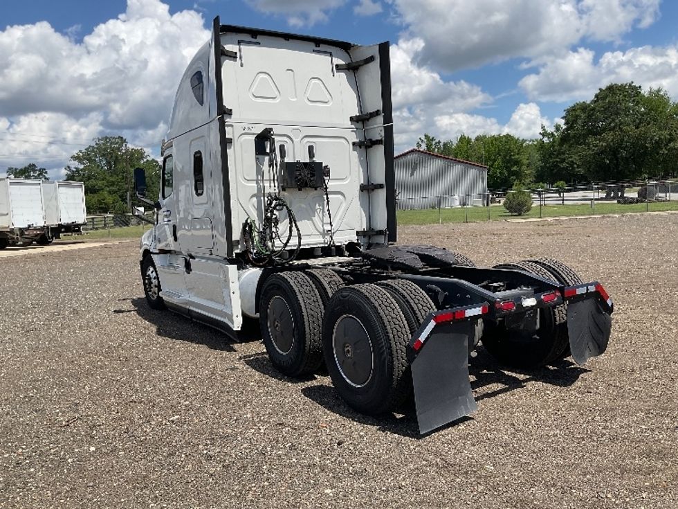 Sleeper Tractor-Heavy Duty Tractors-Freightliner-2020-T12664ST-Albany-GA-647,968\n\t\tmiles-$ 53,500 - Image 5