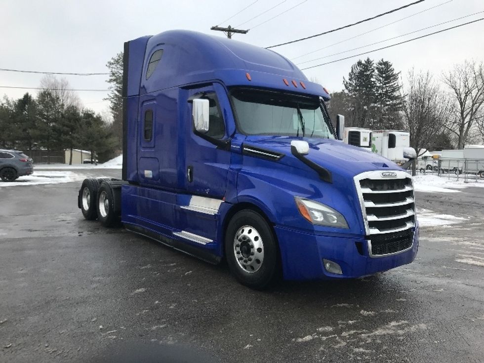 Sleeper Tractor-Heavy Duty Tractors-Freightliner-2020-T12664ST-Albany-NY-336,666\n\t\tmiles-$ 68,000 - Image 1