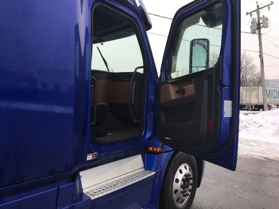 Sleeper Tractor-Heavy Duty Tractors-Freightliner-2020-T12664ST-Albany-NY-336,666\n\t\tmiles-$ 68,000 - Image 13
