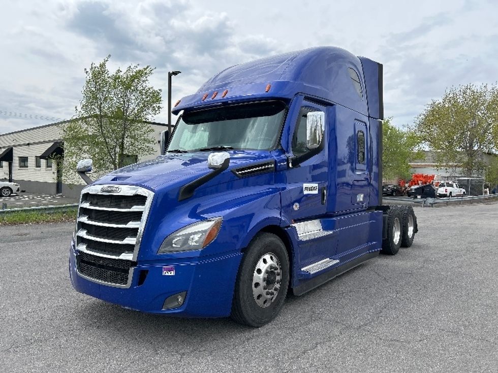 Sleeper Tractor-Heavy Duty Tractors-Freightliner-2020-T12664ST-Albany-NY-336,666\n\t\tmiles-$ 68,000 - Image 3