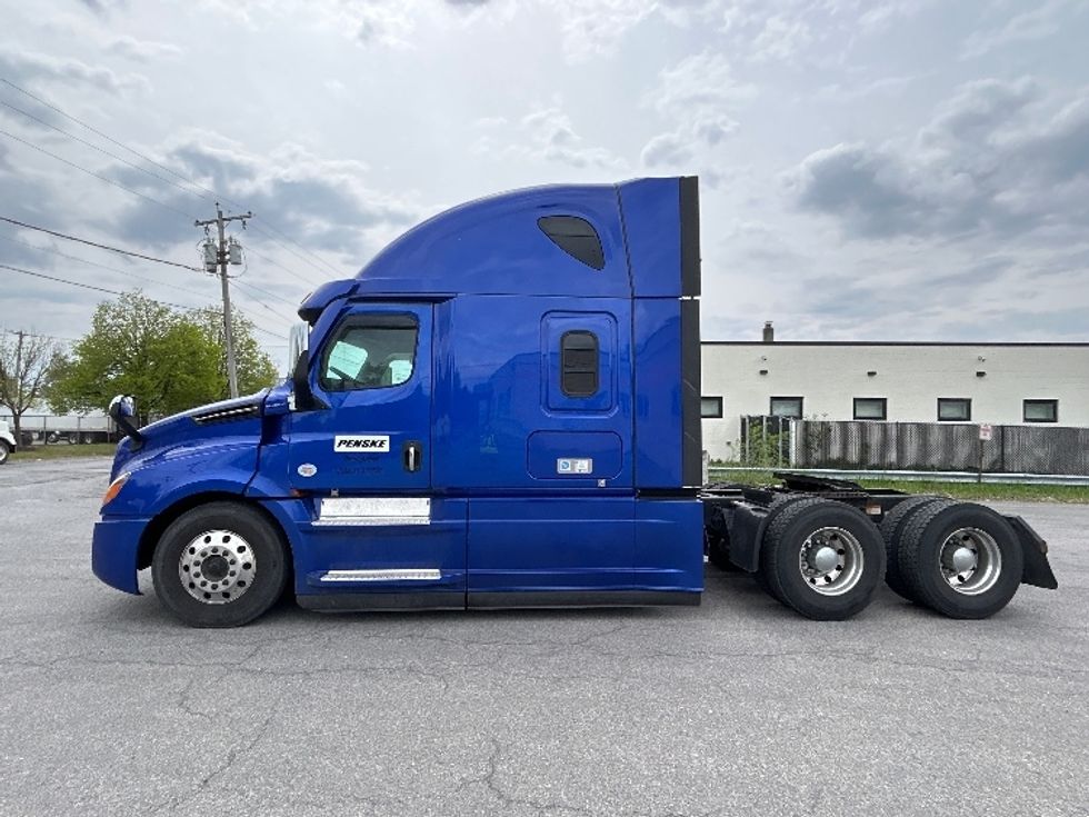 Sleeper Tractor-Heavy Duty Tractors-Freightliner-2020-T12664ST-Albany-NY-336,666\n\t\tmiles-$ 68,000 - Image 4