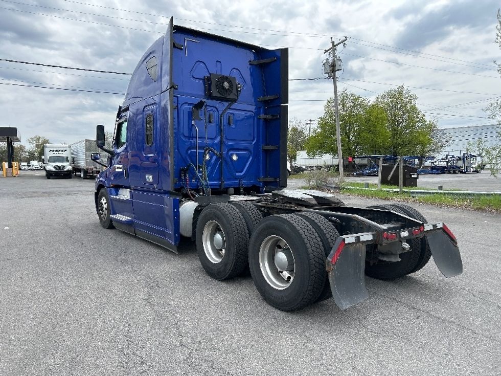 Sleeper Tractor-Heavy Duty Tractors-Freightliner-2020-T12664ST-Albany-NY-336,666\n\t\tmiles-$ 68,000 - Image 5