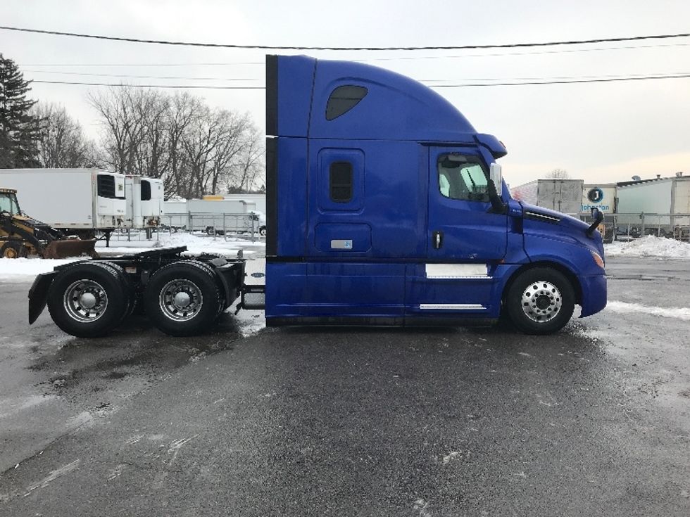 Sleeper Tractor-Heavy Duty Tractors-Freightliner-2020-T12664ST-Albany-NY-336,666\n\t\tmiles-$ 68,000 - Image 8