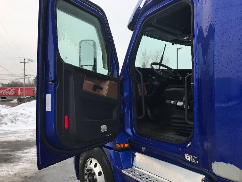 Sleeper Tractor-Heavy Duty Tractors-Freightliner-2020-T12664ST-Albany-NY-336,666\n\t\tmiles-$ 68,000 - Image 9