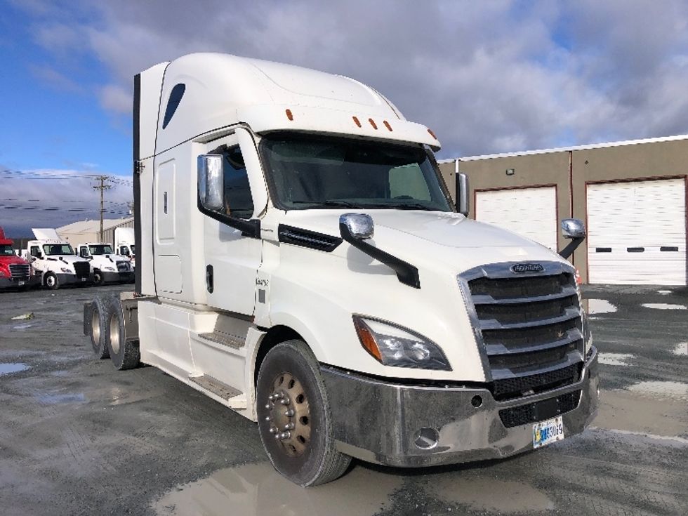 Sleeper Tractor-Heavy Duty Tractors-Freightliner-2020-T12664ST-Albany-NY-401,391\n\t\tmiles-$ 74,750 - Image 1
