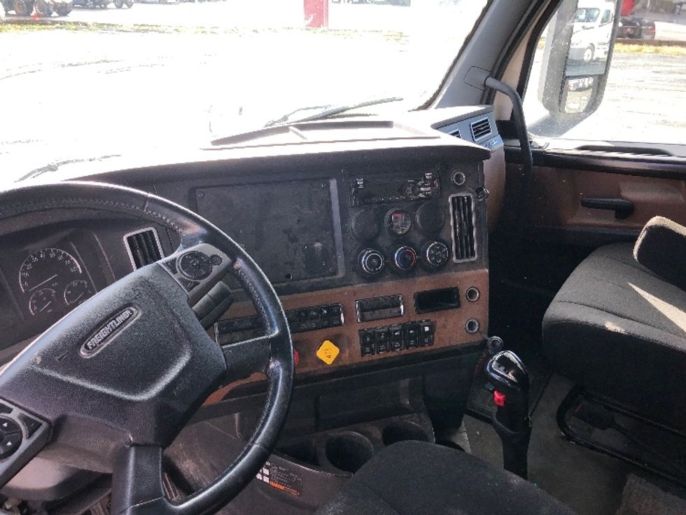 Sleeper Tractor-Heavy Duty Tractors-Freightliner-2020-T12664ST-Albany-NY-401,391\n\t\tmiles-$ 74,750 - Image 10